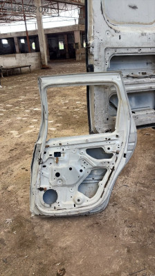 DACİA DUSTER SAĞ ARKA KAPI