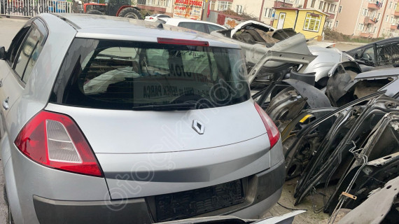 Renault Megane 2 hatchback sol arka çamurluk orijinal temiz