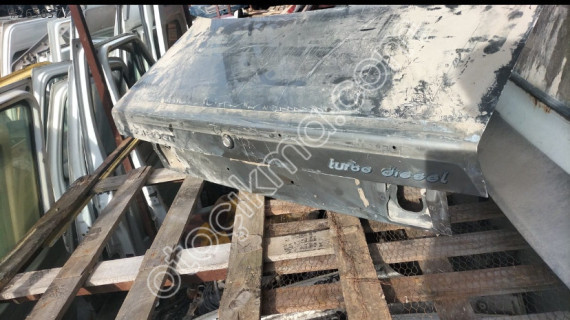 Audi 80 bagaj kapağı