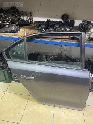 VOLKSWAGEN JETTA SAĞ ARKA KAPI