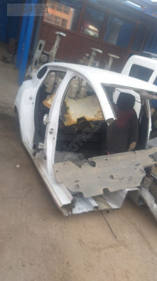 RENAULT CLİO 4 ARKA TAVAN KESME