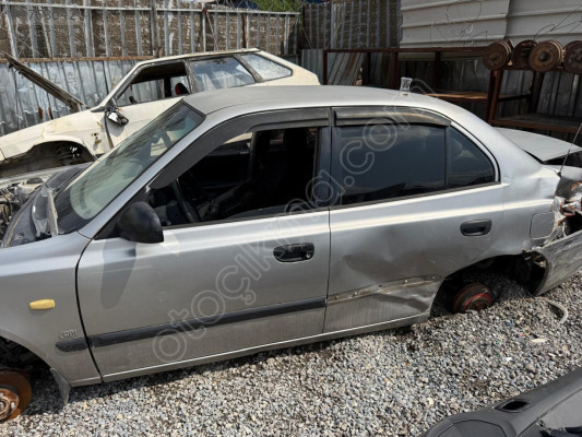 HYUNDAİ ACCENT SOL ÖN KAPI 2000-2005 MODEL ORJİNAL ÇIKMA