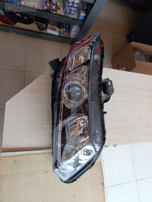 HONDA CİVİC SAG FAR XENON