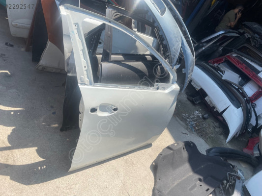 Peugeot 2008 sağ ön kapı beyaz hatasız