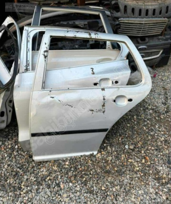 VOLKSWAGEN BORA SOL ARKA KAPI EYUPCAN OTODA