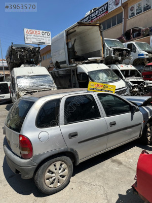 Corsa b sağ ön kapı camı