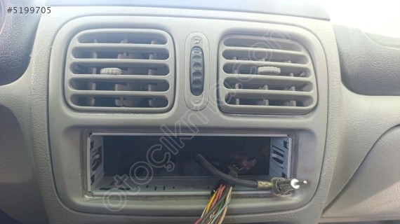 Renault Clio kalorifer izgarasi