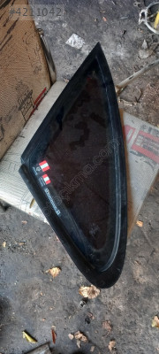 Mazda 626 hatcback arka kelebek cam