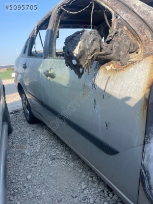 Ford Focus Sağ ön kapı