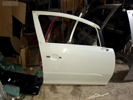 ÖZMEN OPEL CORSA D ÇIKMA SAĞ ÖN KAPI BEYAZ