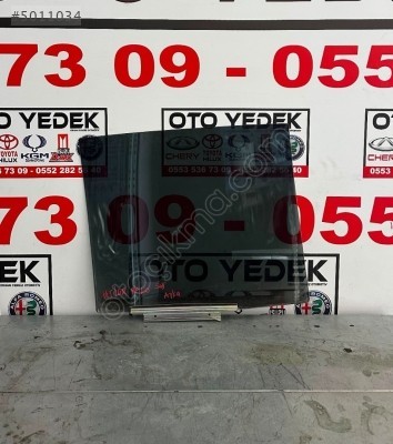 Toyota Hilux sol arka cam