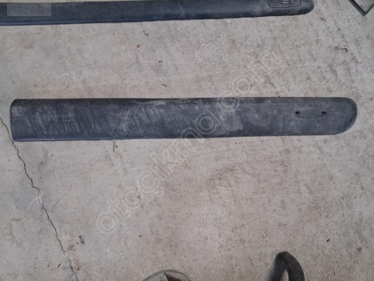 Renault Kango 2 Makyajlı Sağ Ön Kapı Bandı