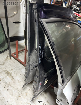 Nissan  Skystar sağ ön kapı
