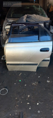 Toyota carina sol arka kapı