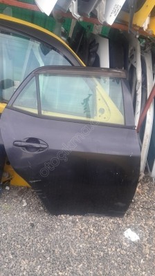 Toyota auris sag arka kapı dolu