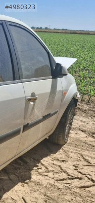 FORD FİESTA SAĞ ÖN KAPI ÇIKMA