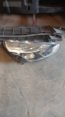 Renault Clio 4  Sağ Ön Far