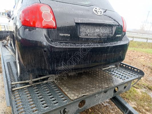 Toyota Auris arka tampon 2007-2012