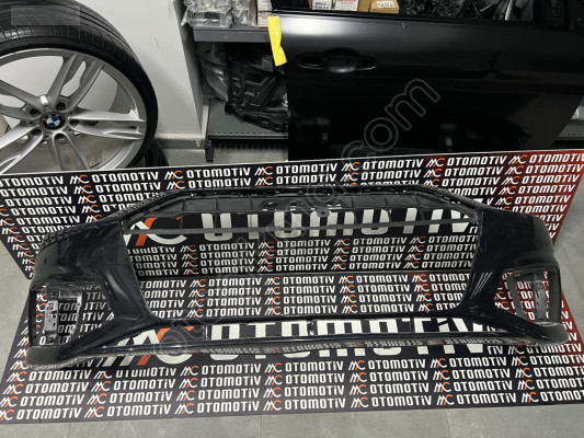 Audi A4 Ön Tampon 8W0807065M