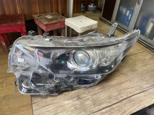Toyota auris sol ön far lambası orijinal