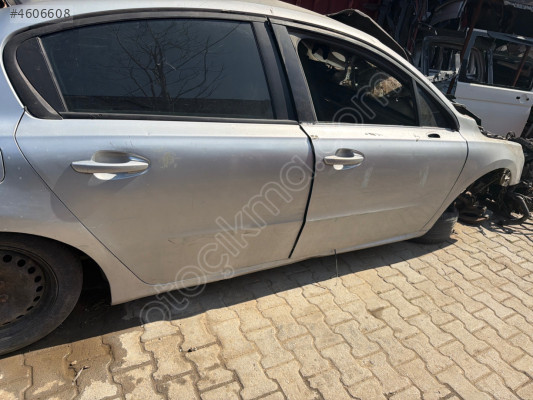 Peugeot 508 sağ ön kapı