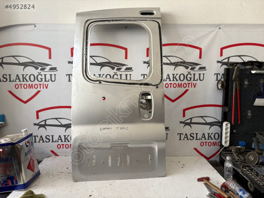 RENAULT TRAFİC SOL BAKAJ KAPAĞI HASARLI