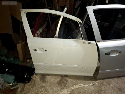 ÖZMEN OPEL CORSA D ÇIKMA SAĞ ÖN KAPI BEYAZ