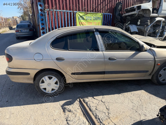 Renault Megane bir sağ ön kapı