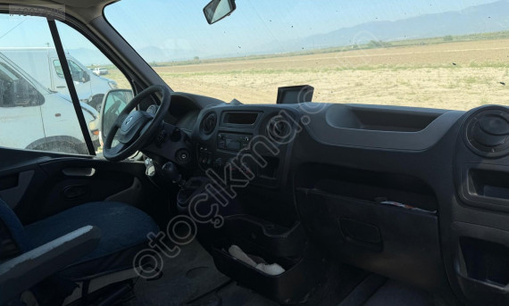 RENAULT MASTER GÖĞÜSLÜK ÇIKMA