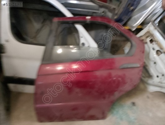 Alfa Romeo sol arka kapı
