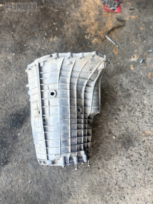 Audi A4 şanzıman kapağı