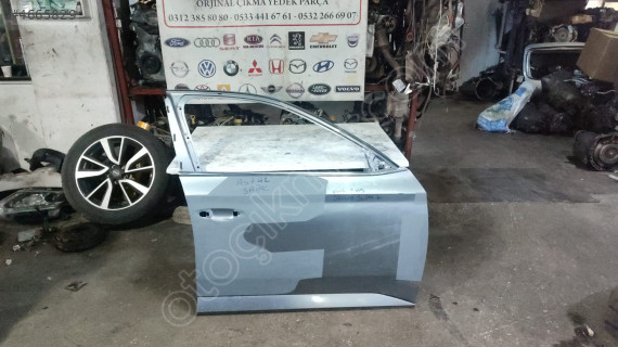 2015-2018 SKODA SUPERB SAĞ ÖN KAPI