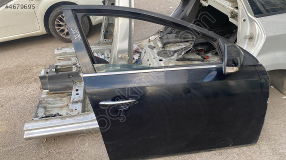 SEAT LATUDE SAĞ ÖN KAPI
