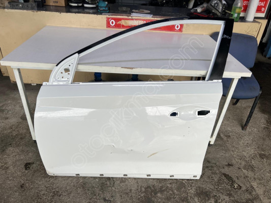 HYUNDAİ BAYON SOL ÖN KAPI ORİJİNAL ÇIKMA