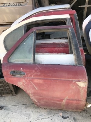 Nissan Sunny Sağ Arka Kapı