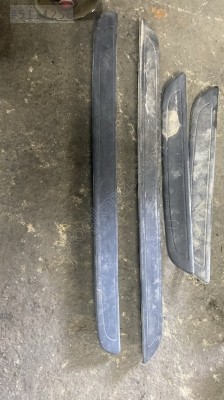 Toyota Auris eşik plastikleri