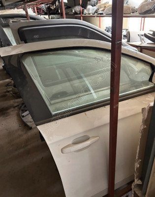 Peugeot 301 sağ ön kapı