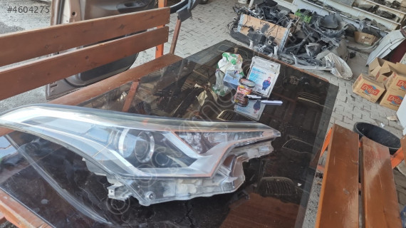 Toyota crv 2018 model sağ far
