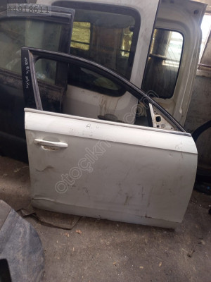 AUDİ A4 SAĞ ÖN KAPI