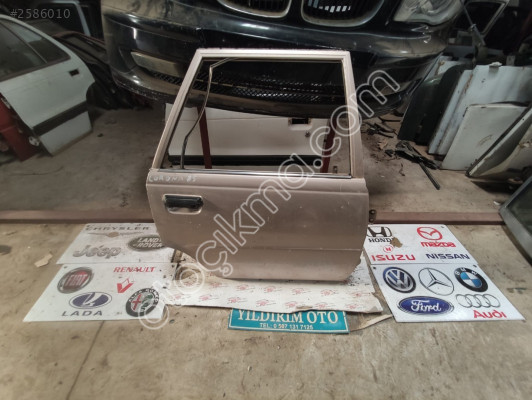 TOYOTA CORONA 1985 SAĞ ARKA KAPI
