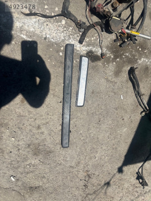 Nissan primera basamak plastiği