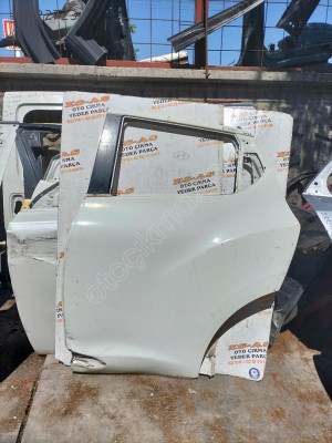 Nissan Juke çıkma sol arka kapı