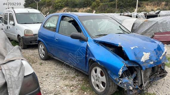 Opel Corsa sağ ön kapı tek kapı