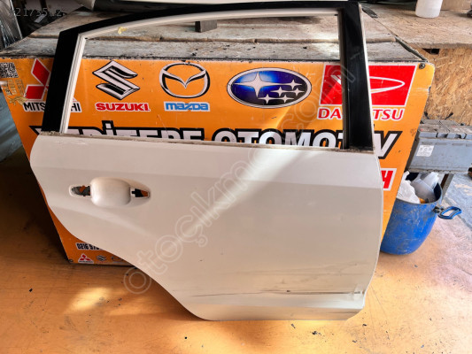subaru xv arka kapı