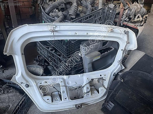 Opel Corsa Modeli için Arka Bagaj Kapak Parçası