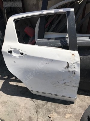 Toyota Yaris Sağ Arka Kapı 2012-2020