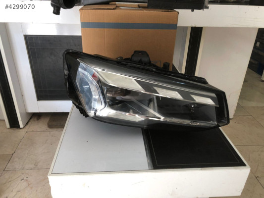 AUDİ Q2 SAĞ ÖN LED FAR 2022-2024